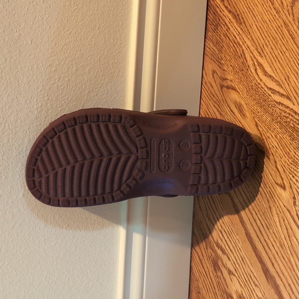 Maroon Crocs Women's 9 Men's 7 - Picture 4 of 5